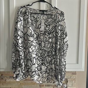 NWT White House/Black Market Black and White Floral Blouse